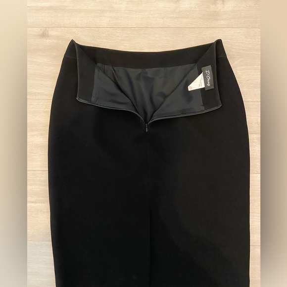 D'Oraz - Size 12 - Simple black high waisted skirt with textured design - Picture 6 of 10